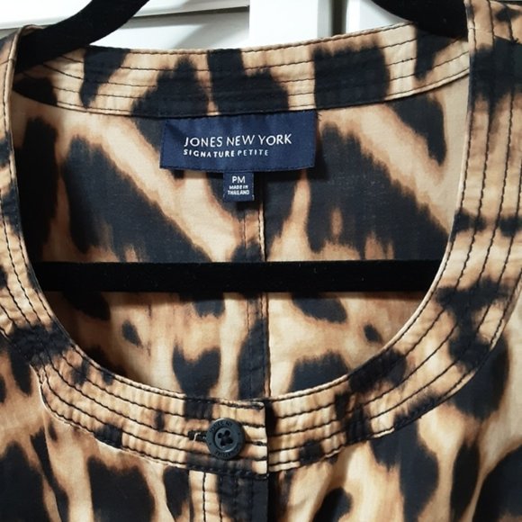 *SOLD* Jones New York Animal Print Adjustable Short Sleeve shirt Petite Medium - Picture 5 of 7